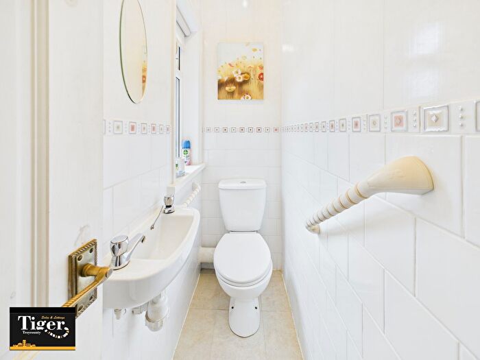 3 Bedroom Semi-Detached Bungalow For Sale In Thirlmere Road, Blackpool, FY4