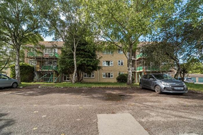 2 Bedroom Apartment For Sale In Glyme Close, Woodstock, OX20