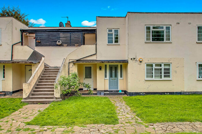 2 Bedroom Maisonette For Sale In South Gardens, The Avenue, Wembley, Middlesex, HA9