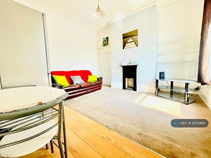 2 Bedroom Terraced House To Rent In Fenton Road, Huddersfield, HD1