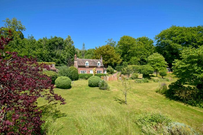 2 Bedroom Detached House For Sale In Pilgrims Way, Westwell, TN25