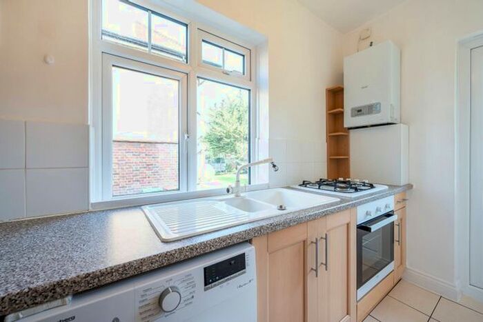 2 Bedroom Maisonette To Rent In Grove Avenue, Sutton, SM1