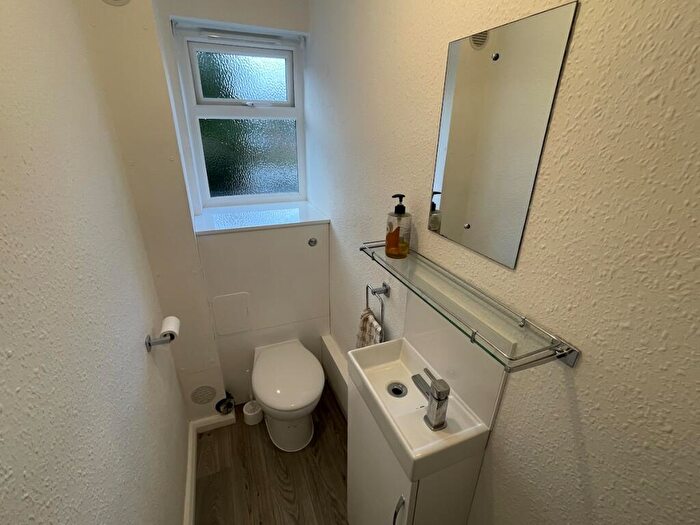 2 Bedroom Apartment To Rent In Pedmore - Pine Court, Redlake Road, DY9