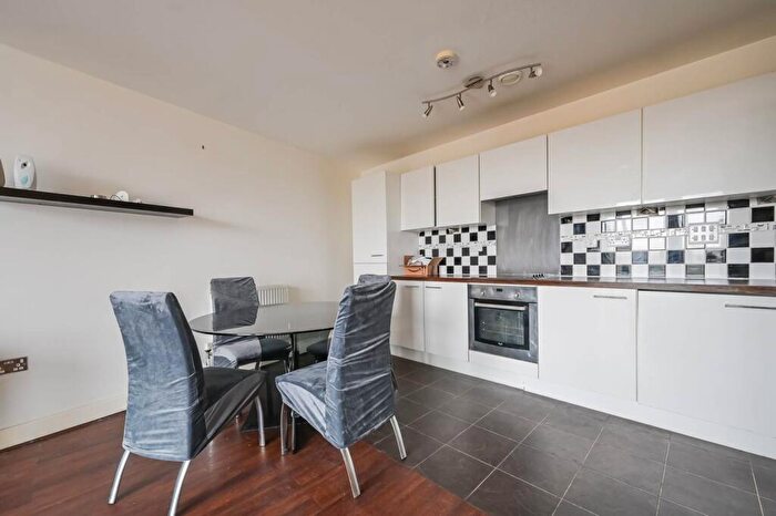 2 Bedroom Flat To Rent In Devons Road, Bow, London, E3