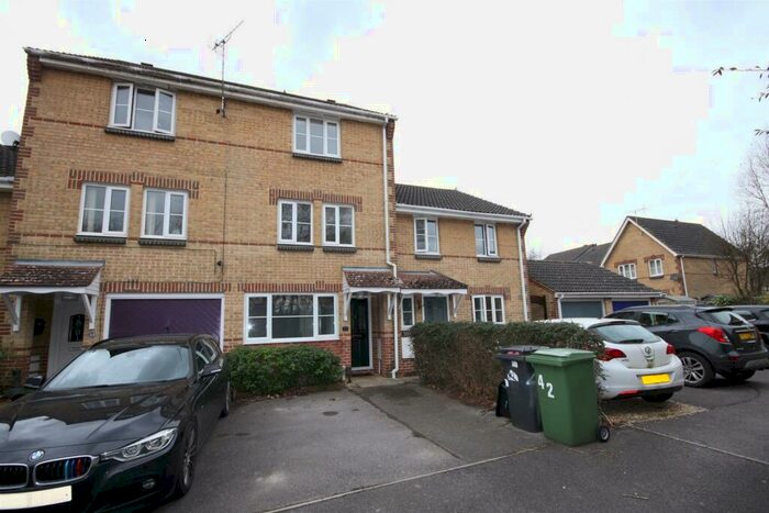 4 Bedroom Town House To Rent In Saffron Way, Whiteley, PO15