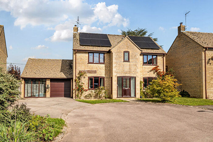 4 Bedroom Detached House For Sale In Blicks Close, Hullavington, SN14