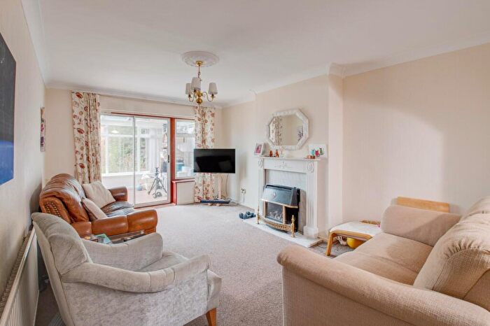 3 Bedroom Semi-Detached House For Sale In Willow Road, Bromsgrove, Worcestershire, B61
