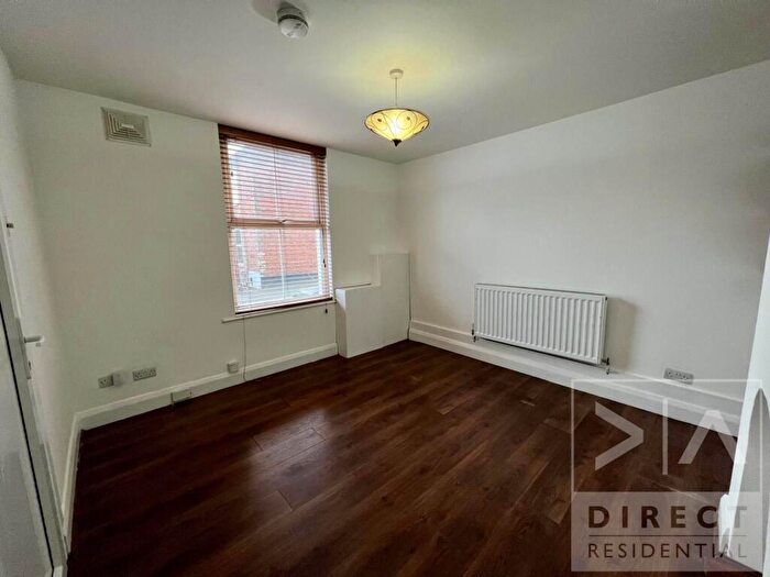 1 Bedroom Flat To Rent In Adelphi Road, Epsom, KT17