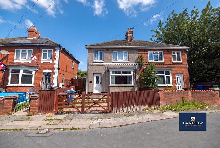 3 Bedroom Semi Detached House To Rent In Kingsley Grove, Grimsby, DN33