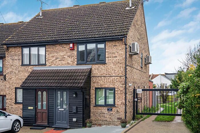 3 Bedroom End Of Terrace House For Sale In Pleasant Road, Southend-On-Sea, SS1