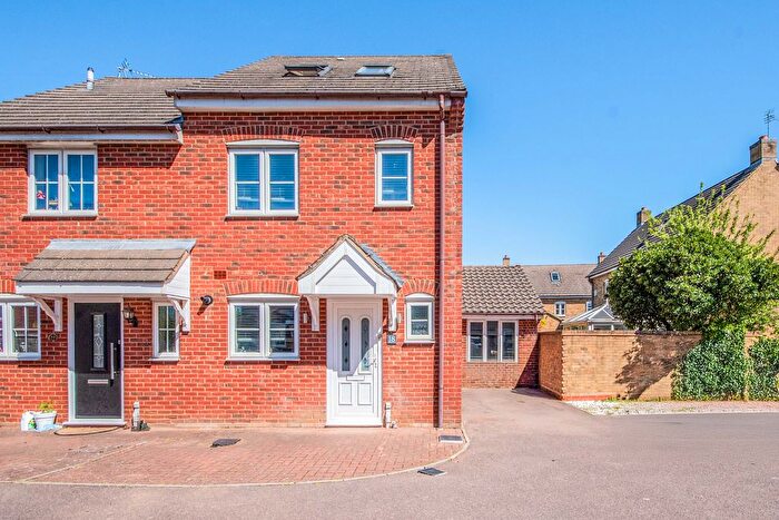 3 Bedroom Semi-Detached House To Rent In Bestwood Close, Kettering, NN14