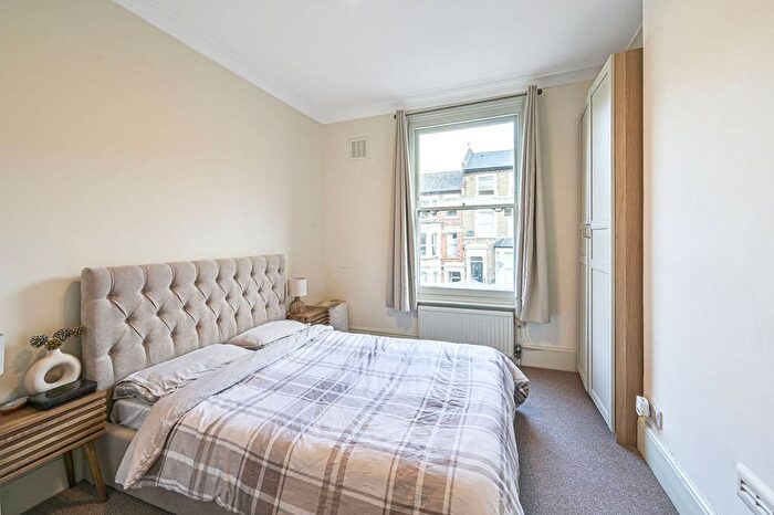 2 Bedroom Flat To Rent In Brondesbury, West Hampstead, London, NW6