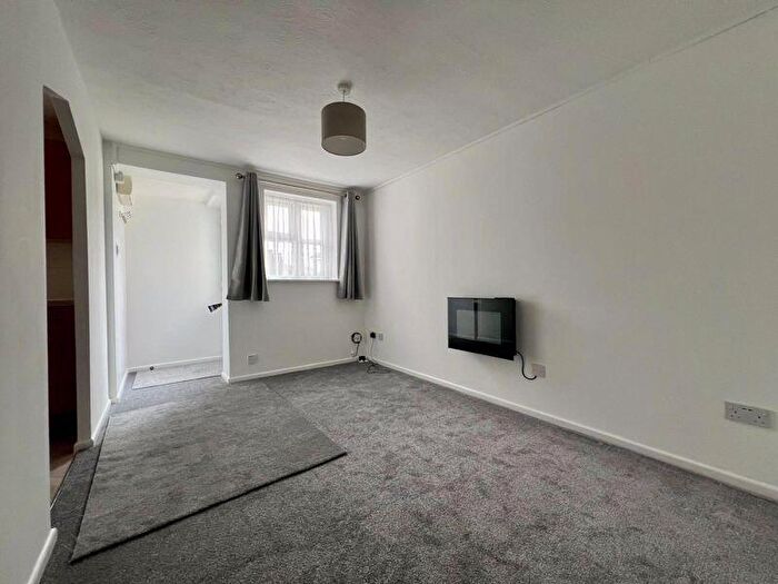 1 Bedroom Flat For Sale In Caernarvon Road, Chichester, PO19