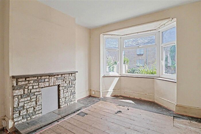 3 Bedroom Terraced House For Sale In High Street, Swanage, BH19 - Photo 4