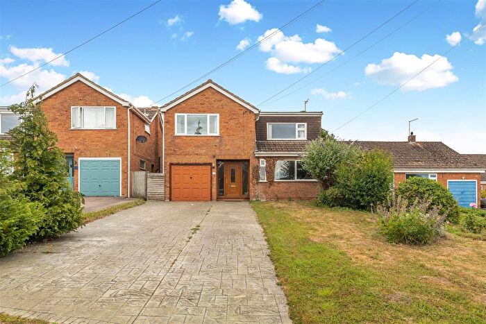 4 Bedroom Detached House For Sale In Bignolds Close, Claydon, OX17