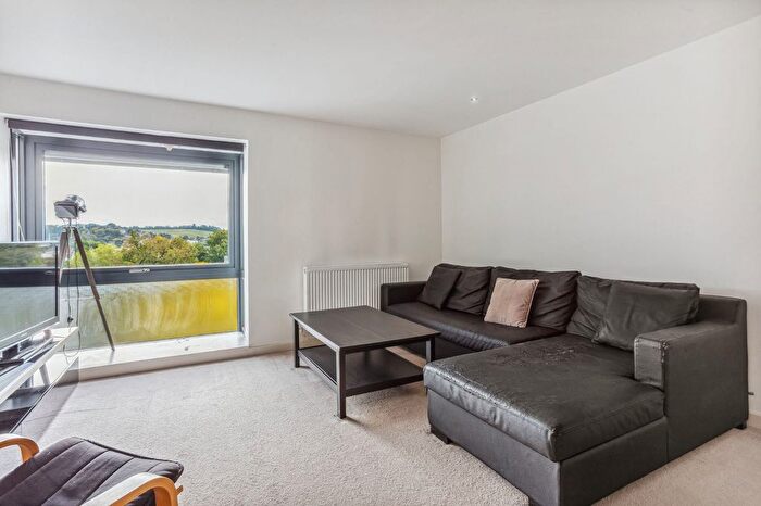 2 Bedroom Flat To Rent In Alexandra Terrace, Guildford, Surrey, GU1