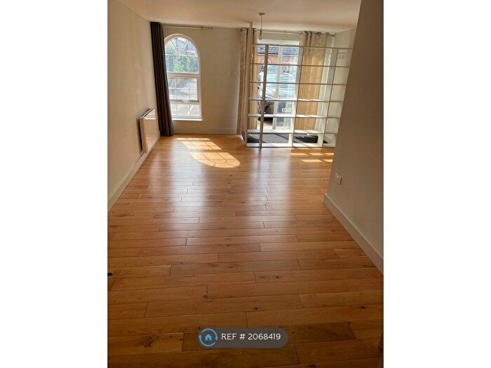 1 Bedroom Flat To Rent In Longwood Court, Cirencester, GL7