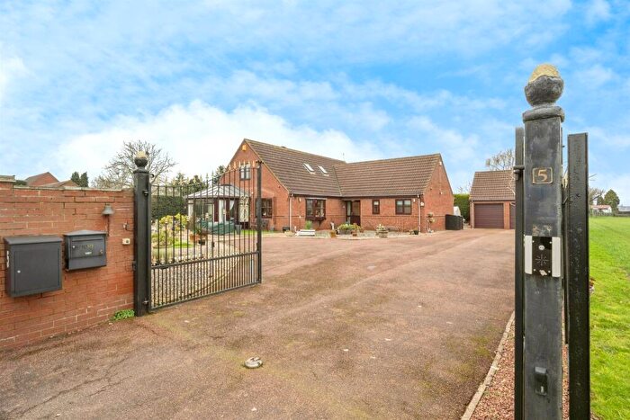 5 Bedroom Detached Bungalow For Sale In Slay Pit Close, Hatfield Woodhouse, Doncaster, DN7