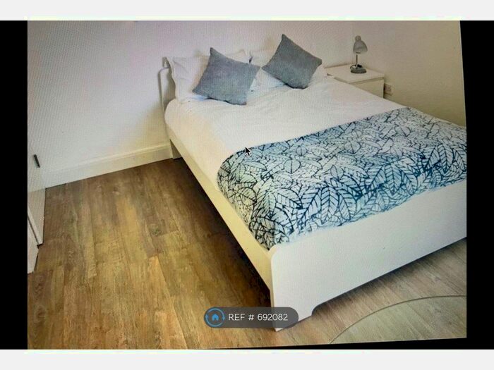 Studio To Rent In Bowes Road, New Southgate, N11