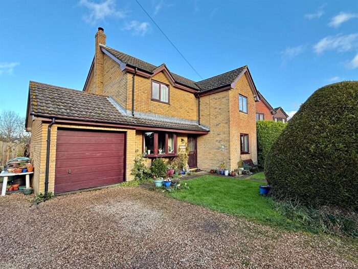 4 Bedroom Detached House For Sale In New Road, Porchfield, Newport, PO30