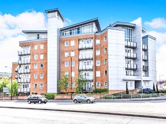 2 Bedroom Flat To Rent In Quadrivium Point, Tuns Lane, Slough, SL1