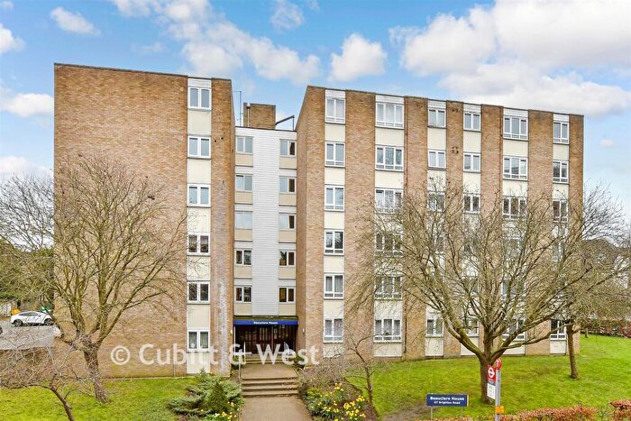 2 Bedroom Apartment For Sale In Brighton Road, Sutton, Surrey, SM2