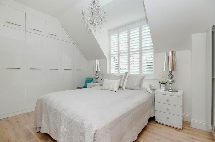 2 Bedroom Flat To Rent In Manor Park, Chislehurst, BR7