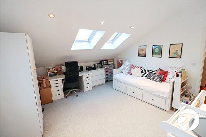 2 Bedroom Flat For Sale In Cheshunt Road, Belvedere, Kent, DA17