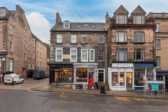 3 Bedroom Flat To Rent In Hanover Street, Edinburgh, EH2