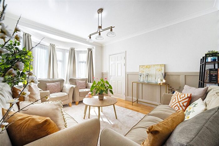 5 Bedroom Terraced House For Sale In Hillside Gardens, Walthamstow, London, E17