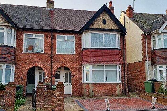 3 Bedroom Flat For Sale In Drayton, Hampshire, PO6