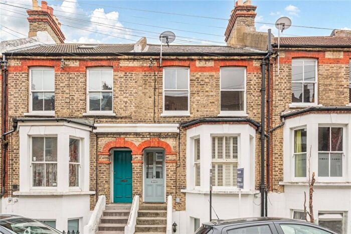 3 Bedroom Maisonette For Sale In Fransfield Grove, London, SE26