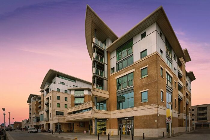 2 Bedroom Flat For Sale In The Quay, Poole, BH15