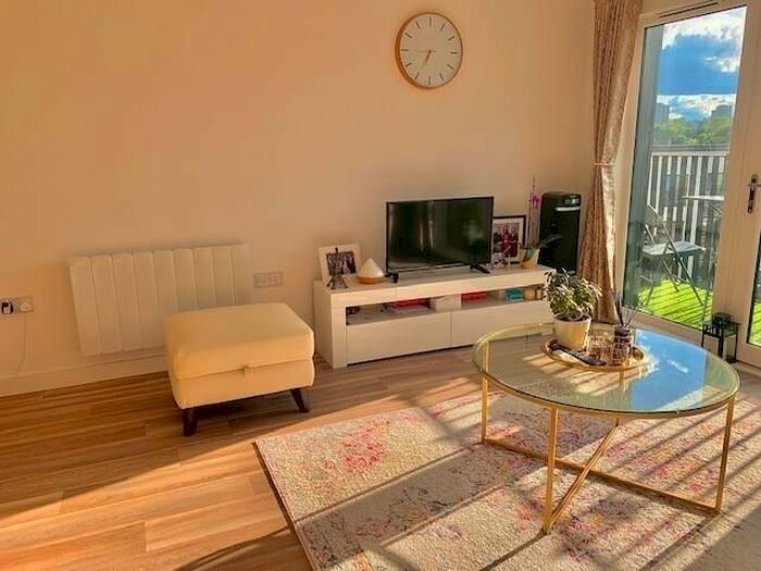 2 Bedroom Flat To Rent In Spring Street, Birmingham, B15