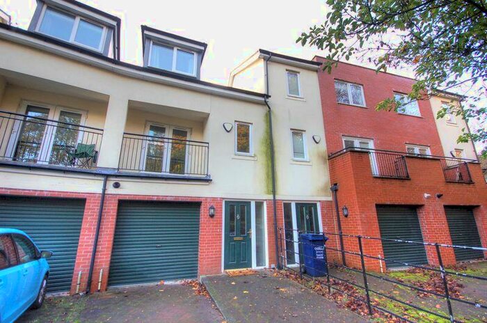 4 Bedroom Mews To Rent In St. Catherines Court, Newcastle Upon Tyne, NE2