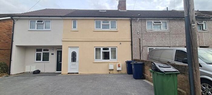 6 Bedroom Semi-Detached House To Rent In Donnington Bridge Road **Available In August **, OX4