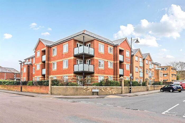 2 Bedroom Retirement Property For Sale In Chadwick Lodge, Southampton, Hampshire, SO15