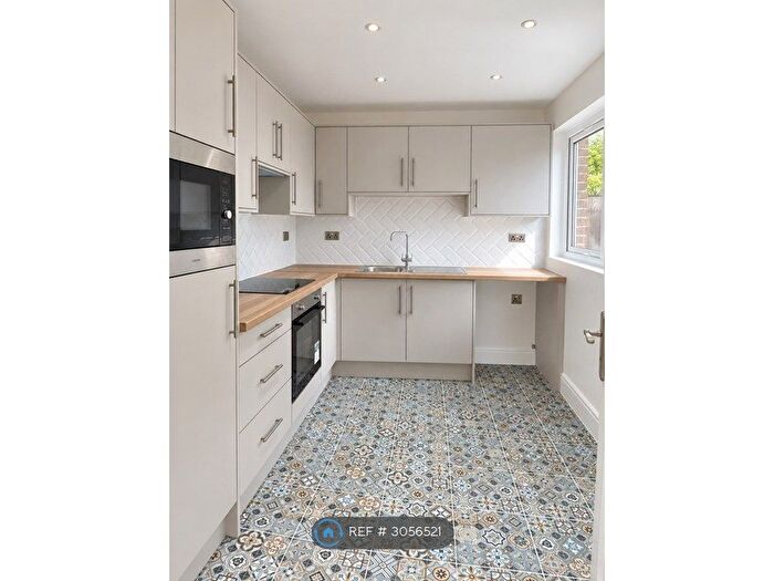 2 Bedroom Flat To Rent In Inks Green, London, E4