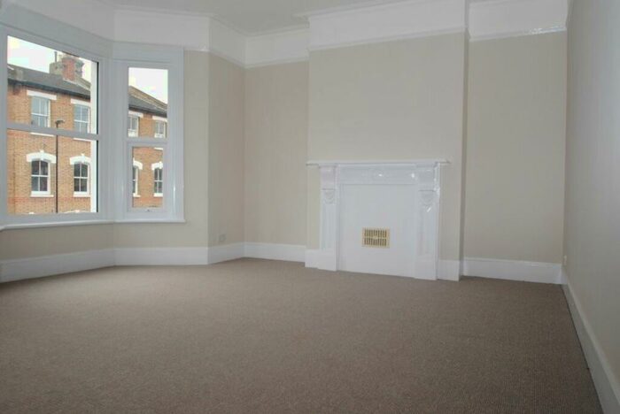 2 Bedroom Flat To Rent In Whatman Road, SE23