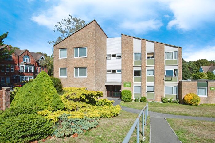 2 Bedroom Flat For Sale In Poole Road, Bournemouth, BH4
