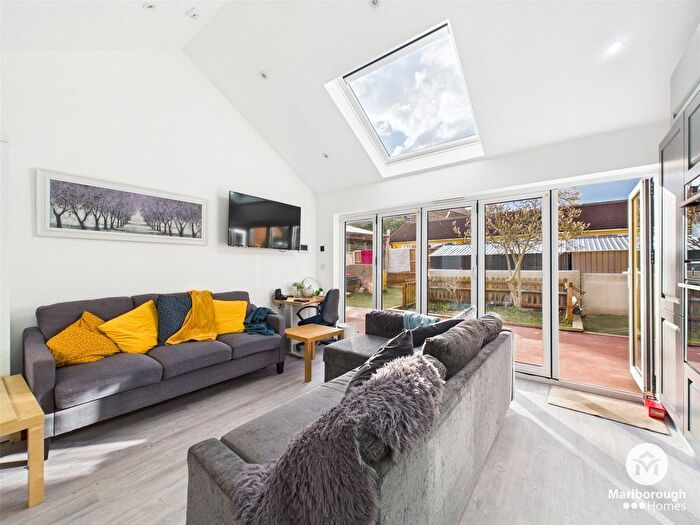 1 Bedroom Flat To Rent In St Barnabas Road, Woodford, Essex, IG8