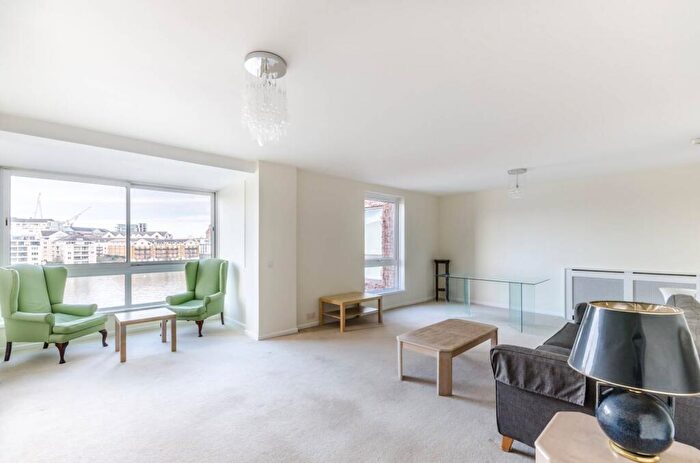 2 Bedroom Flat To Rent In Vicarage Crescent, Battersea Square, London, SW11