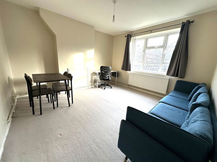 3 Bedroom Flat To Rent In Australia Road, White City, London, W12