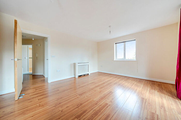 2 Bedroom Flat For Sale In Elm Road, Sidcup, DA14