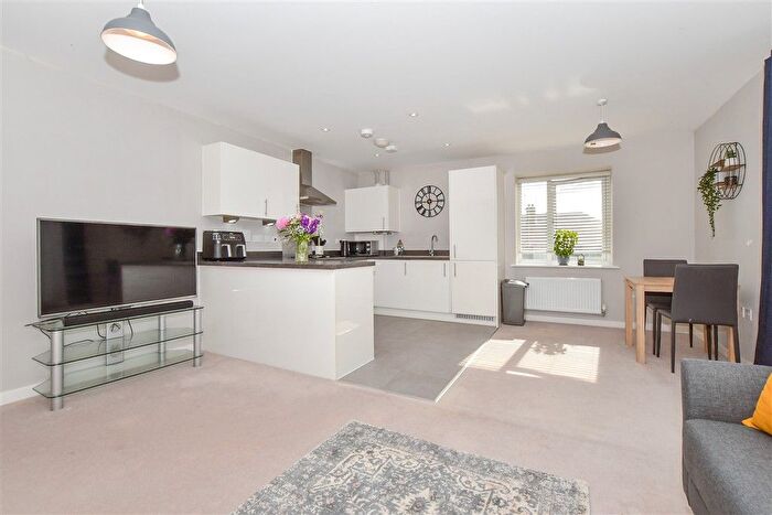 2 Bedroom Flat For Sale In Scholars Way, Ashford, Kent, TN23