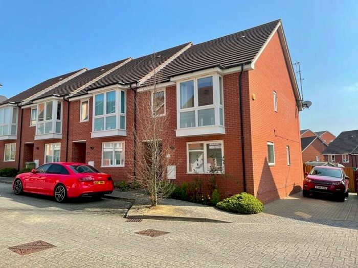 3 Bedroom End Of Terrace House To Rent In Quinn Meadows, Oxley Park, MK4