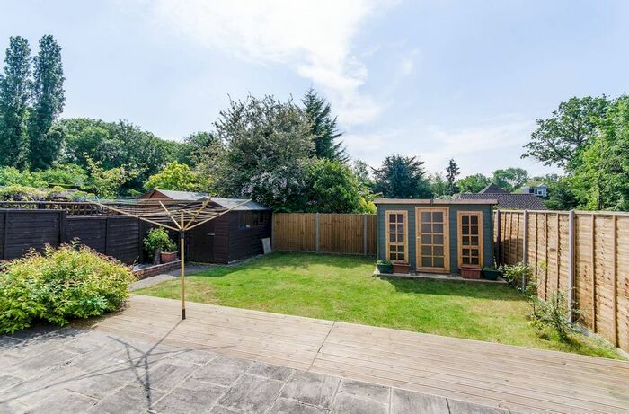 2 Bedroom Maisonette To Rent In Chamberlain Way, Pinner, HA5