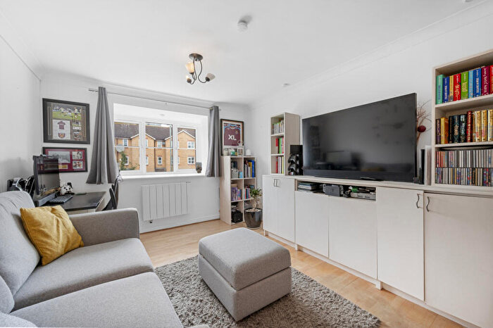 1 Bedroom Apartment For Sale In Donald Woods Gardens, Surbiton, KT5