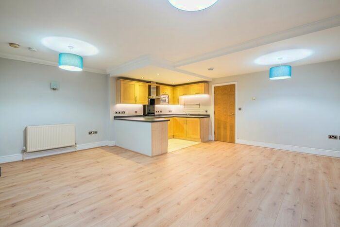 2 Bedroom Flat To Rent In Sheet Street, Windsor, SL4