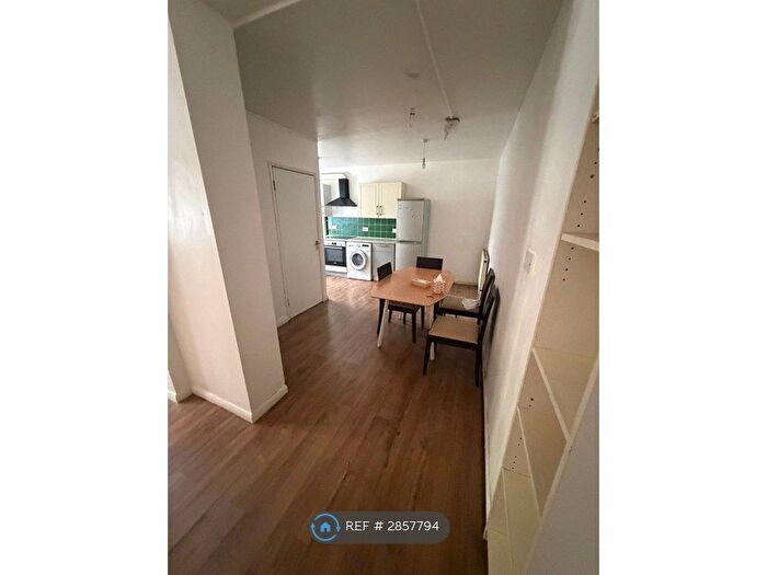 3 Bedroom Flat To Rent In Essex Road South, London, E11